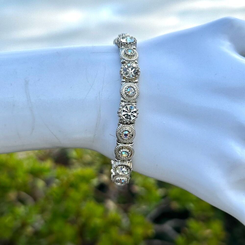 Silver tone rhinestone stretchy bracelet